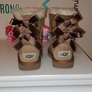 UGG